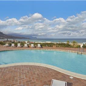 2 bedroom seaside apartments with shared pool, sleeps 4-5